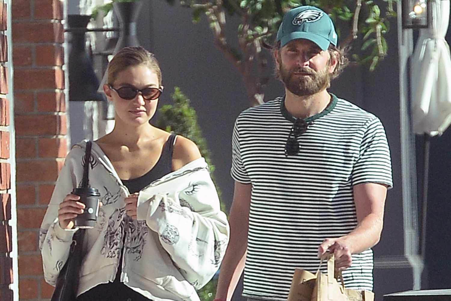 Gigi Hadid & Bradley Cooper 