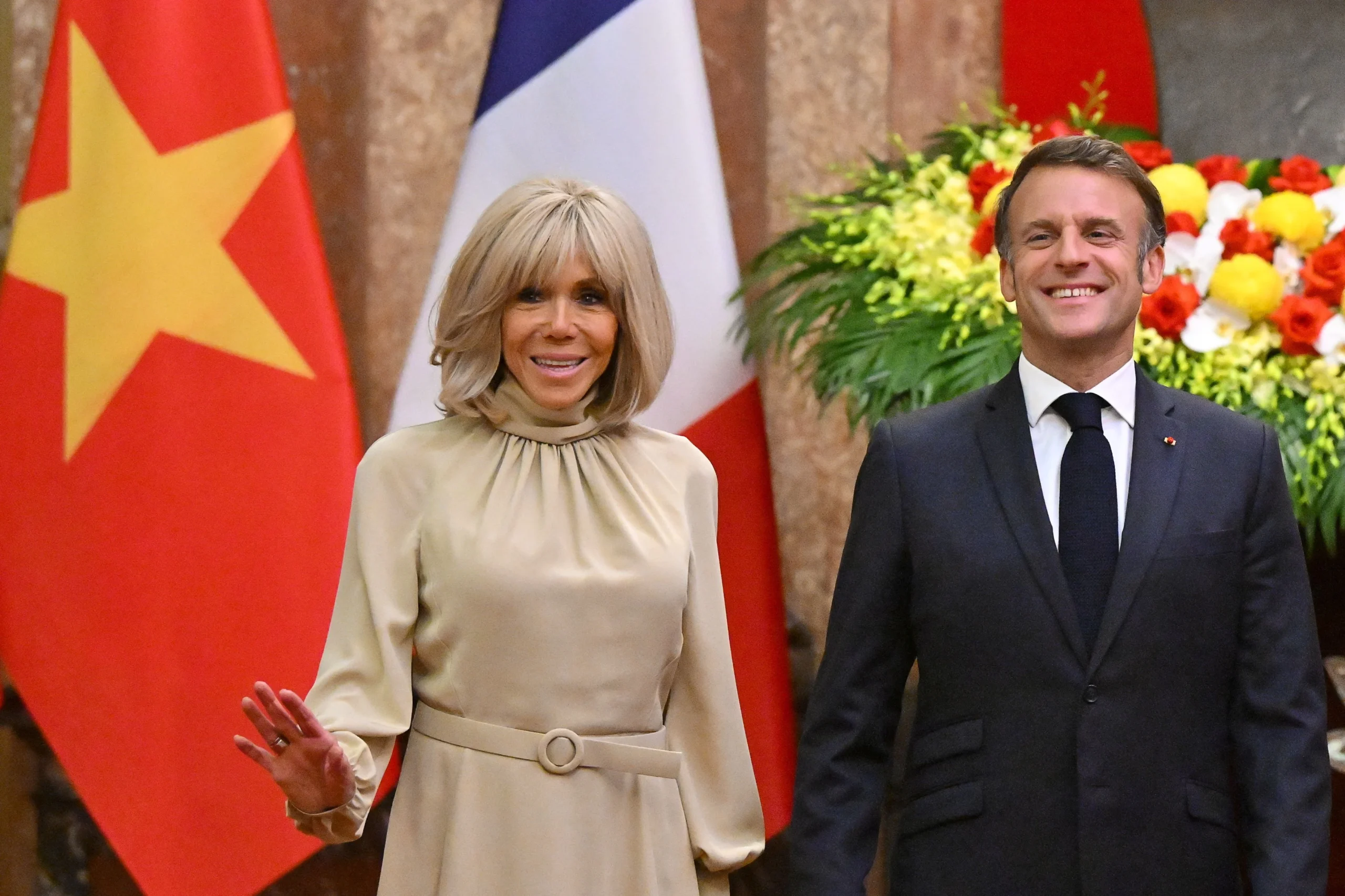 Arrivée du couple présidentiel au Vietnam