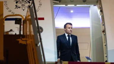 Macron est giflé par la Première Dame de France