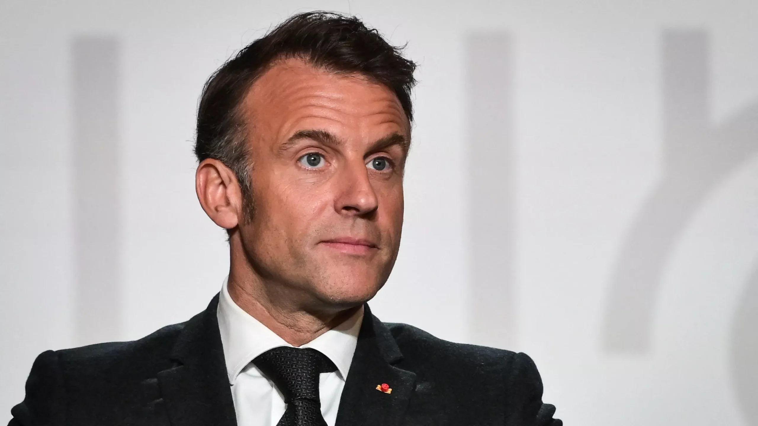 Macron sous pression