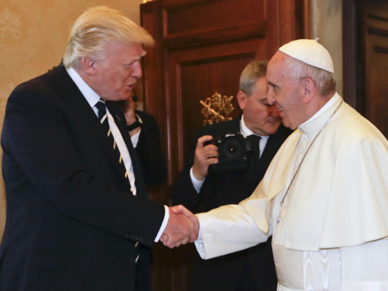 Politique Trump se proclame héritier spirituel du pape