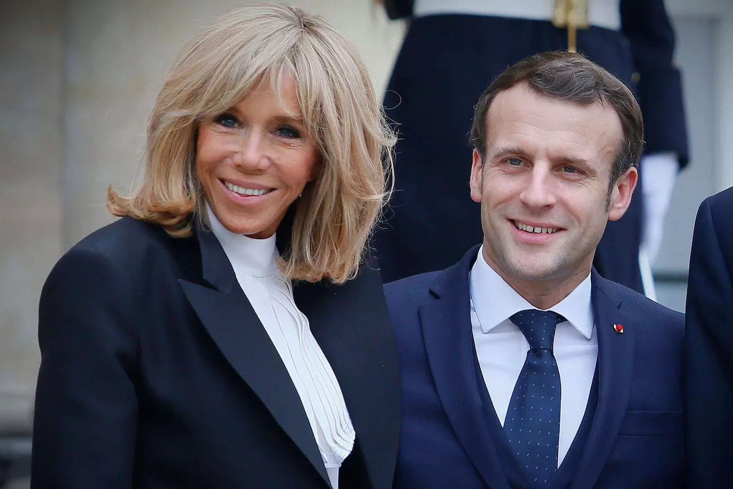 Emmanuel et Brigitte Macron ont réagi avec détermination