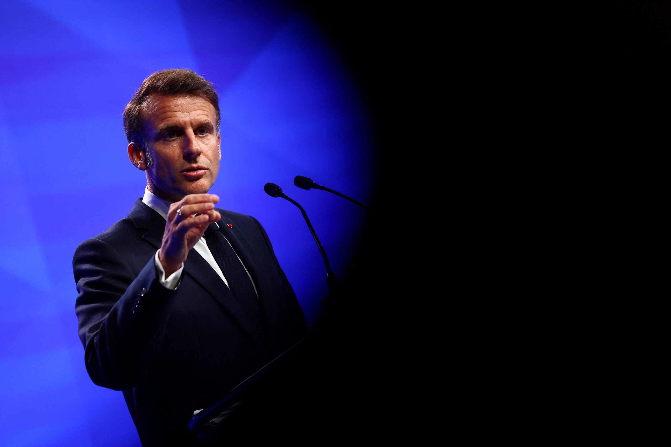 Critiques envers Emmanuel Macron