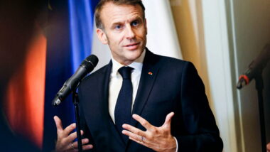 Macron comparé à un showman